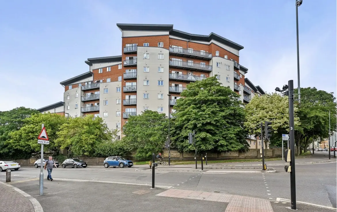 Image of the property Modern Two-Bedroom, Two-Bathroom Flat in Slough – SL1